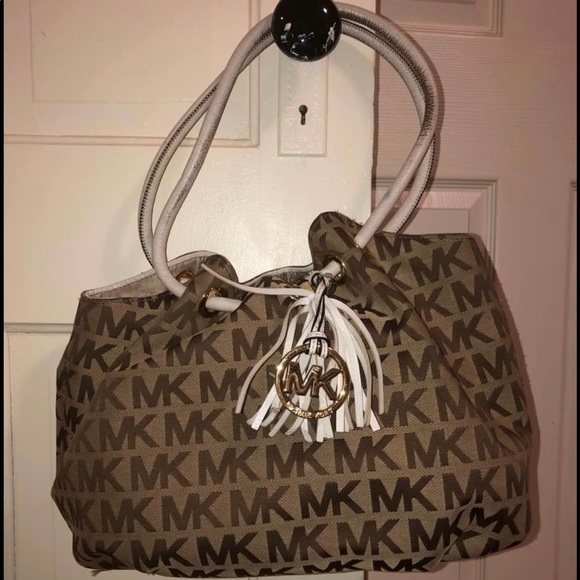 Purses - Picture 4 of 9